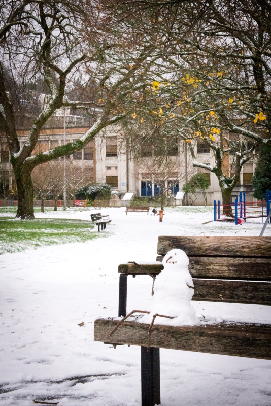  snowman on bench