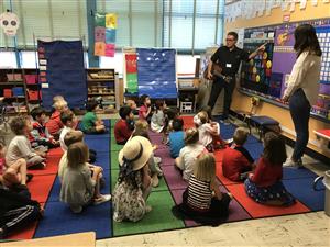 Kinder teacher 