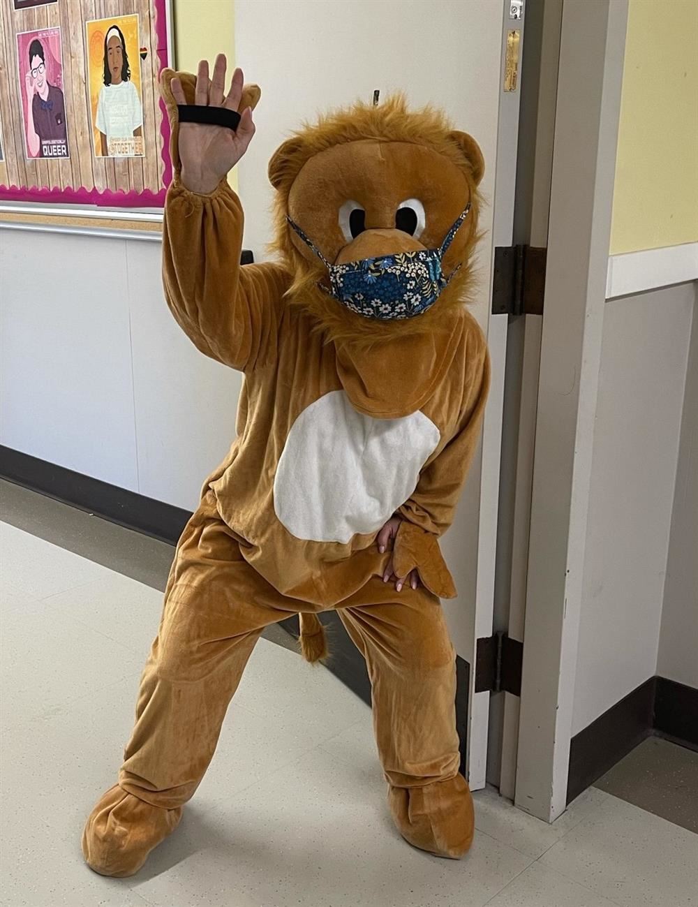 Lion waving hello Lion waving hello